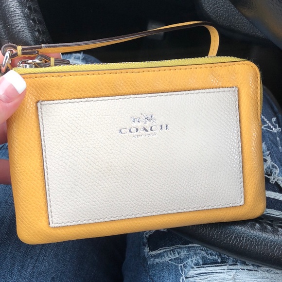 Coach Handbags - Coach wristlet